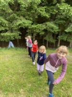 1. oddil vybloudit se z lesa hadem.jpg